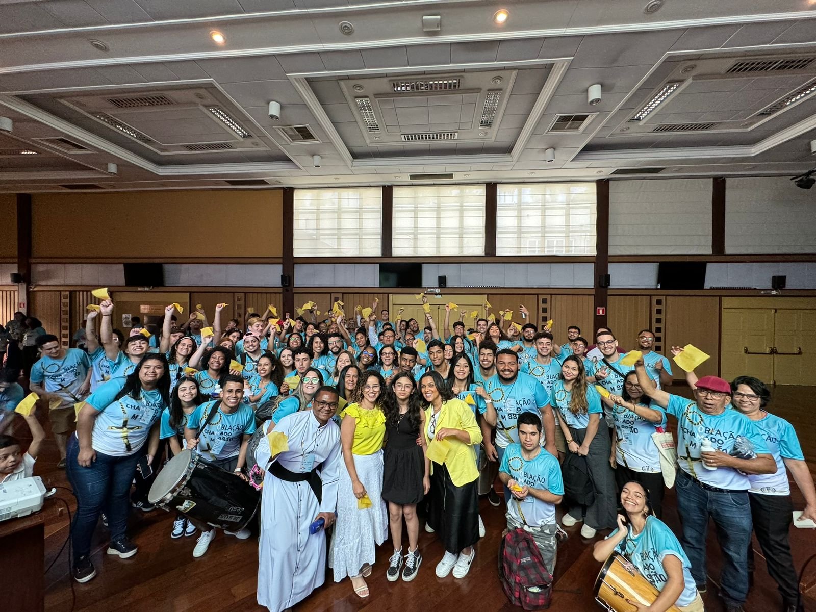 Patrícia Bento palestrando para público